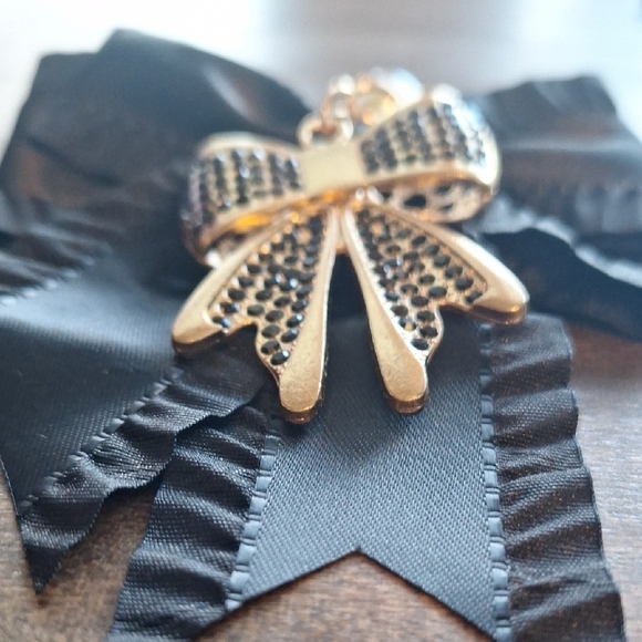 Elegant Black and Gold Bow Bag Charm - Picture 5 of 5